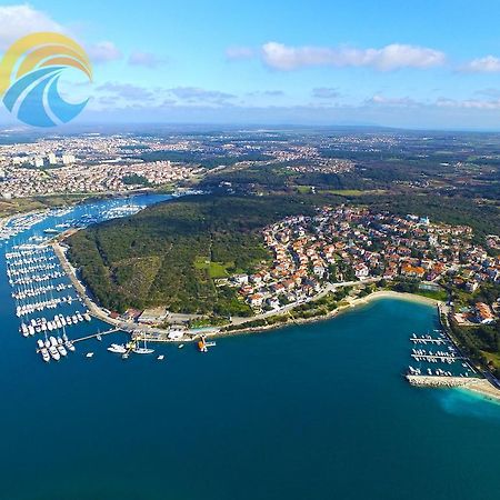 Apartments By The Sea 750 Pjescana Uvala Bagian luar foto