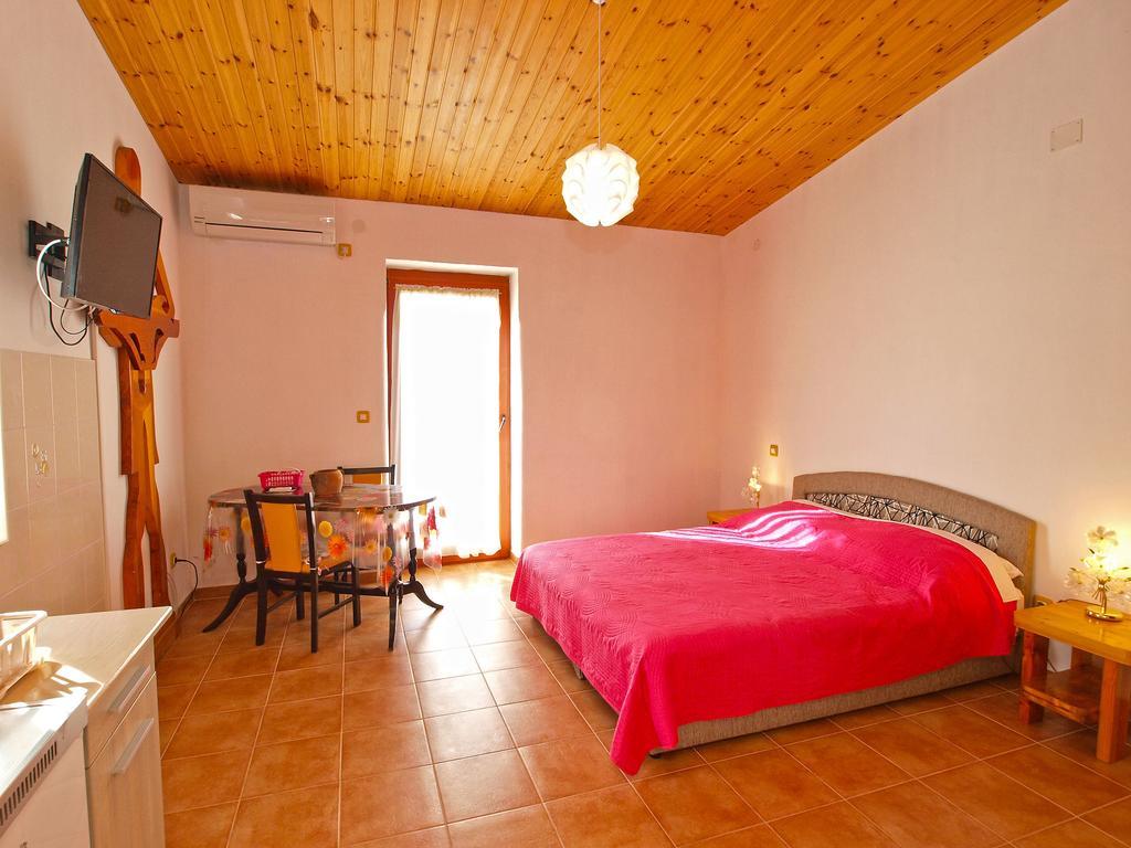 Apartments By The Sea 750 Pjescana Uvala Bagian luar foto