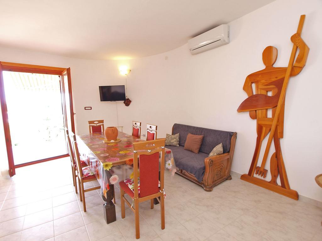Apartments By The Sea 750 Pjescana Uvala Bagian luar foto