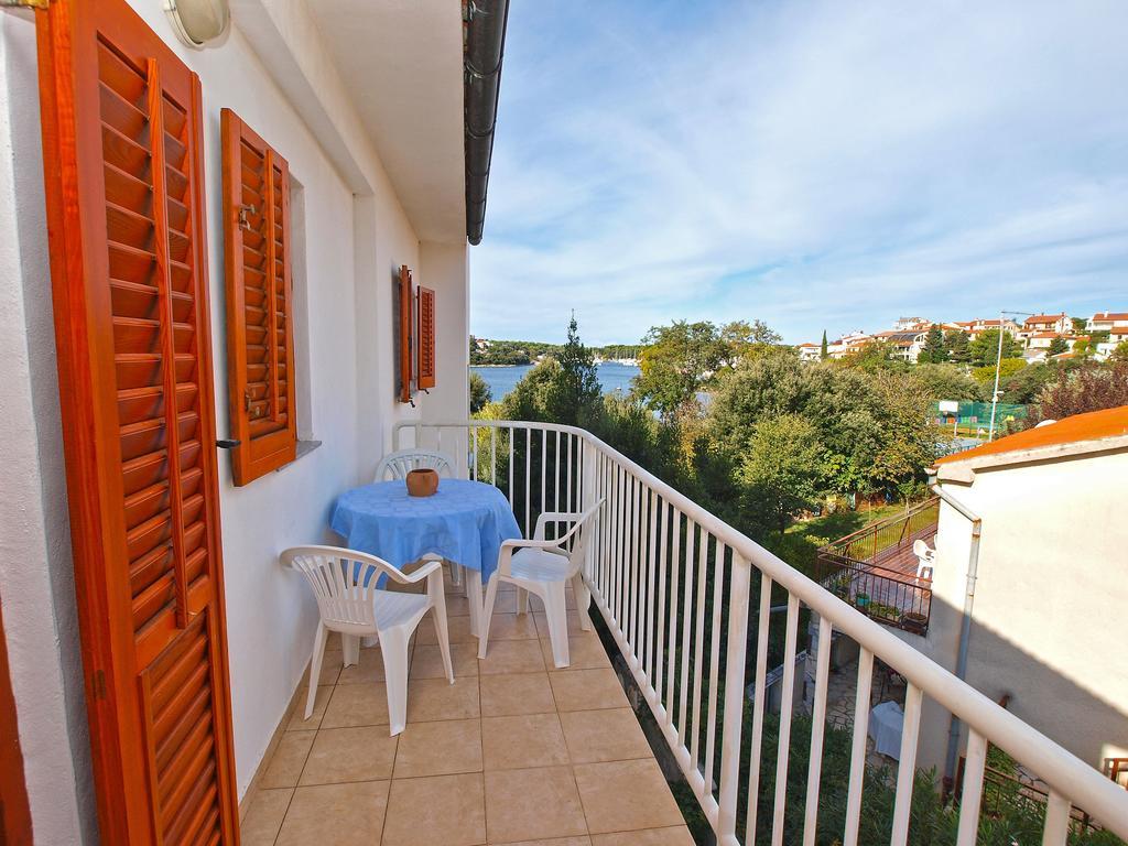 Apartments By The Sea 750 Pjescana Uvala Bagian luar foto