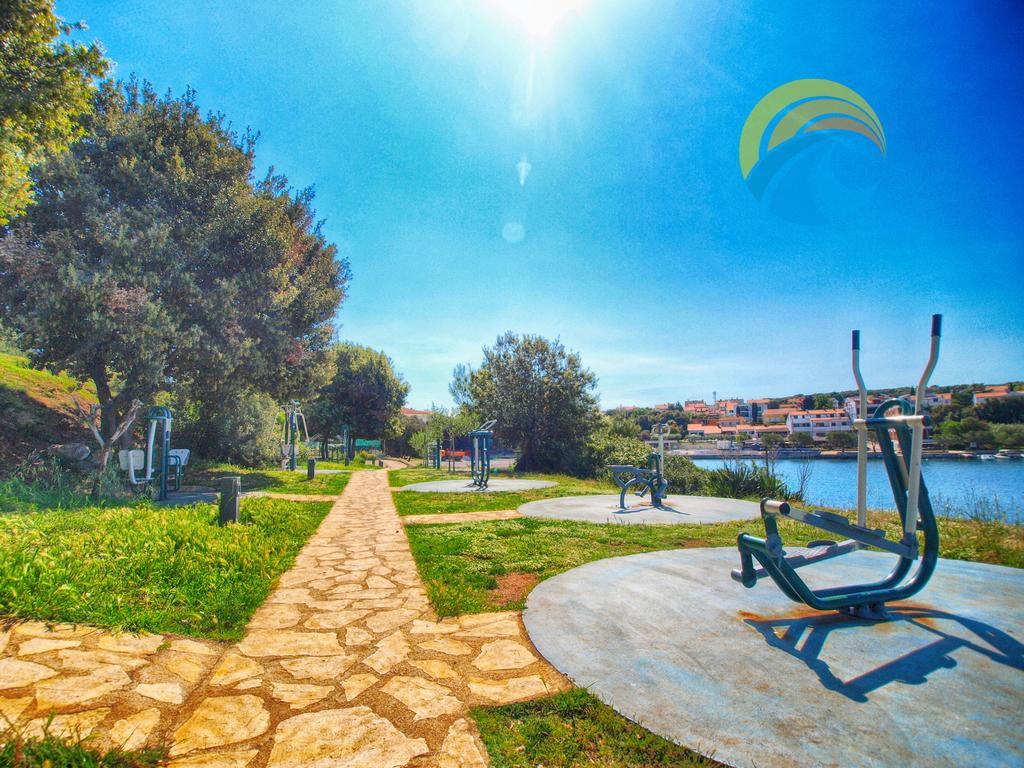 Apartments By The Sea 750 Pjescana Uvala Bagian luar foto